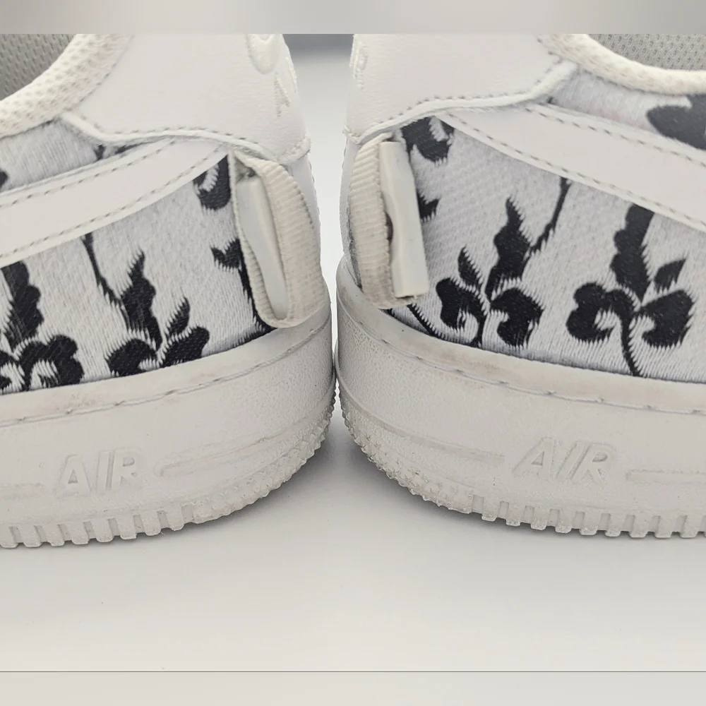 Nike Airs Black & White Embroidered Design - Women's Mixed Size 9.5 & 10 - Picture 9 of 15